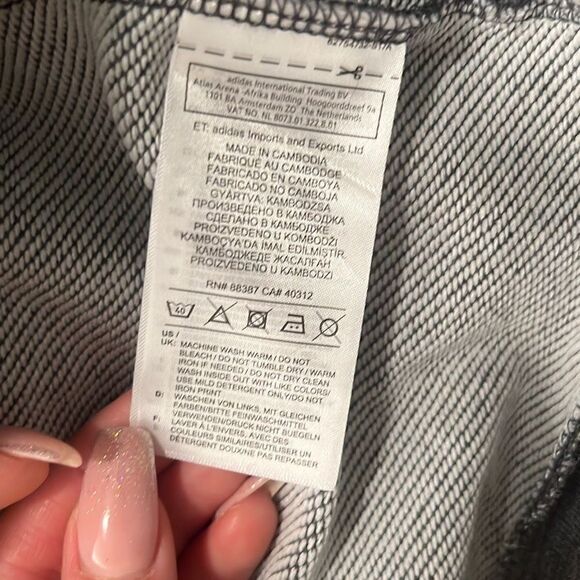 Classic Adidas Athletic Pullover  - Picture 12 of 12